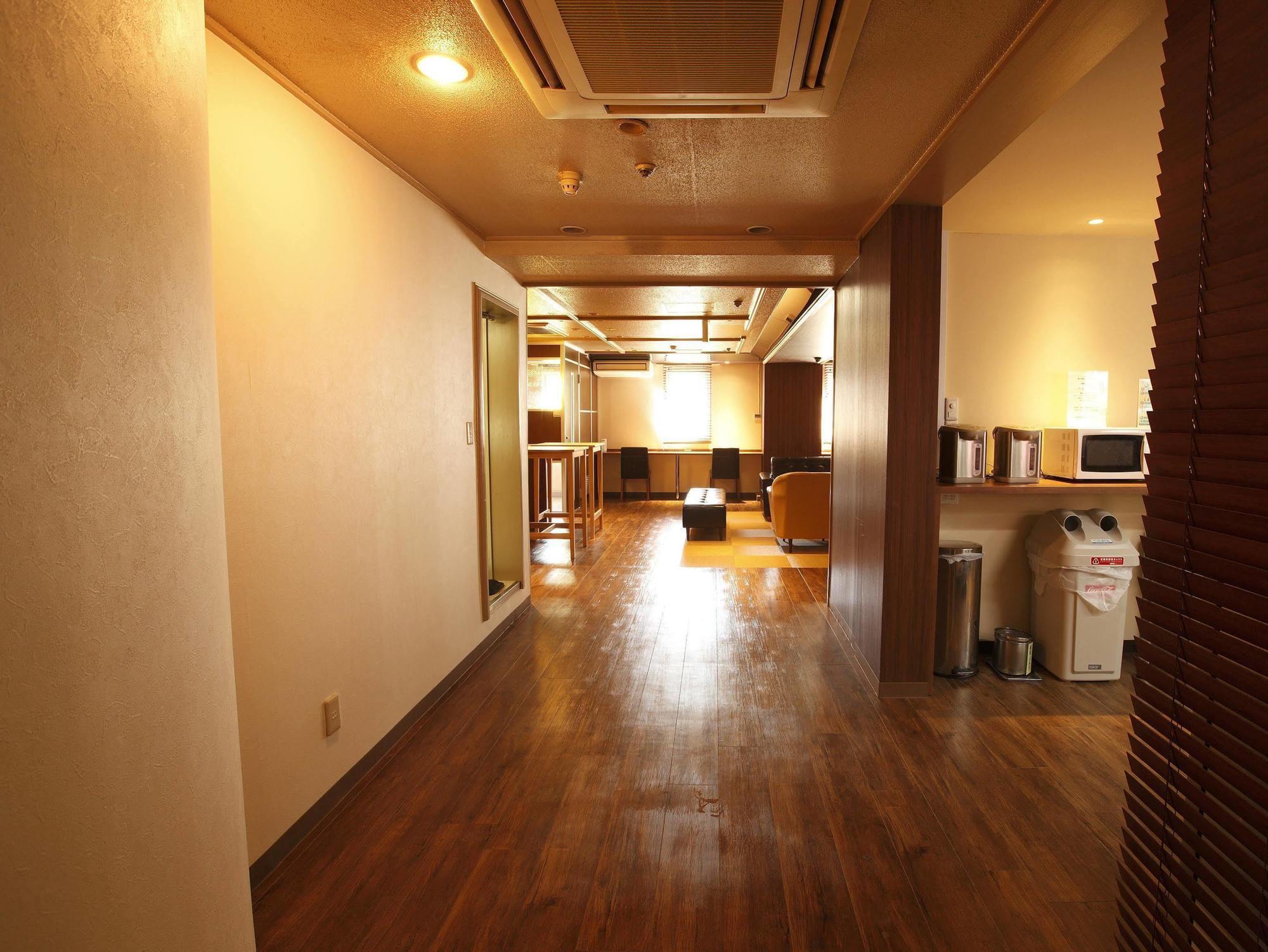 Shinjuku Kuyakusho-Mae Capsule Hotel Токио Экстерьер фото